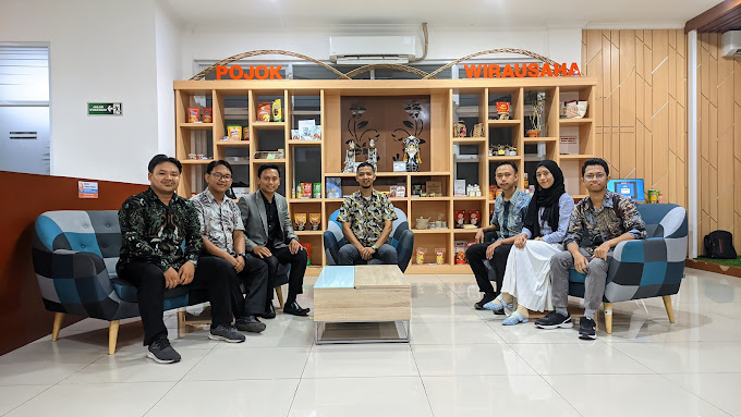 Kualitas Penampilan dan sikap profesional With Rhana Cahya Nugraha